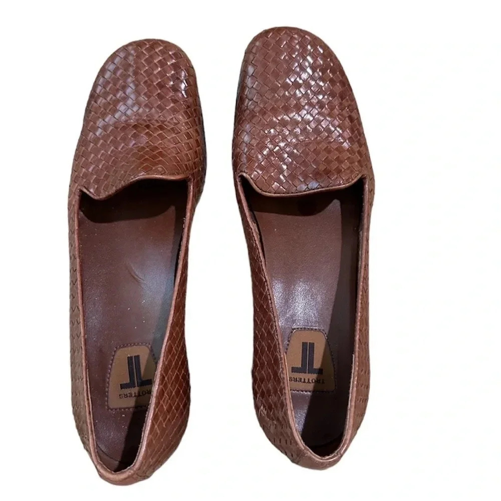 Trotters Liz Women's Brown Woven Rounded Toe Loafers with Rubber Heel Size 7 GUC
